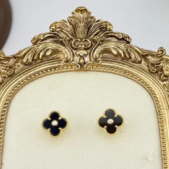 Lucky Alhambra Black Clover Stud Earrings with Logo – Elegant Everyday Luxury